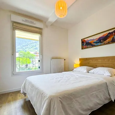 For 6 People With Balcony & Parking *